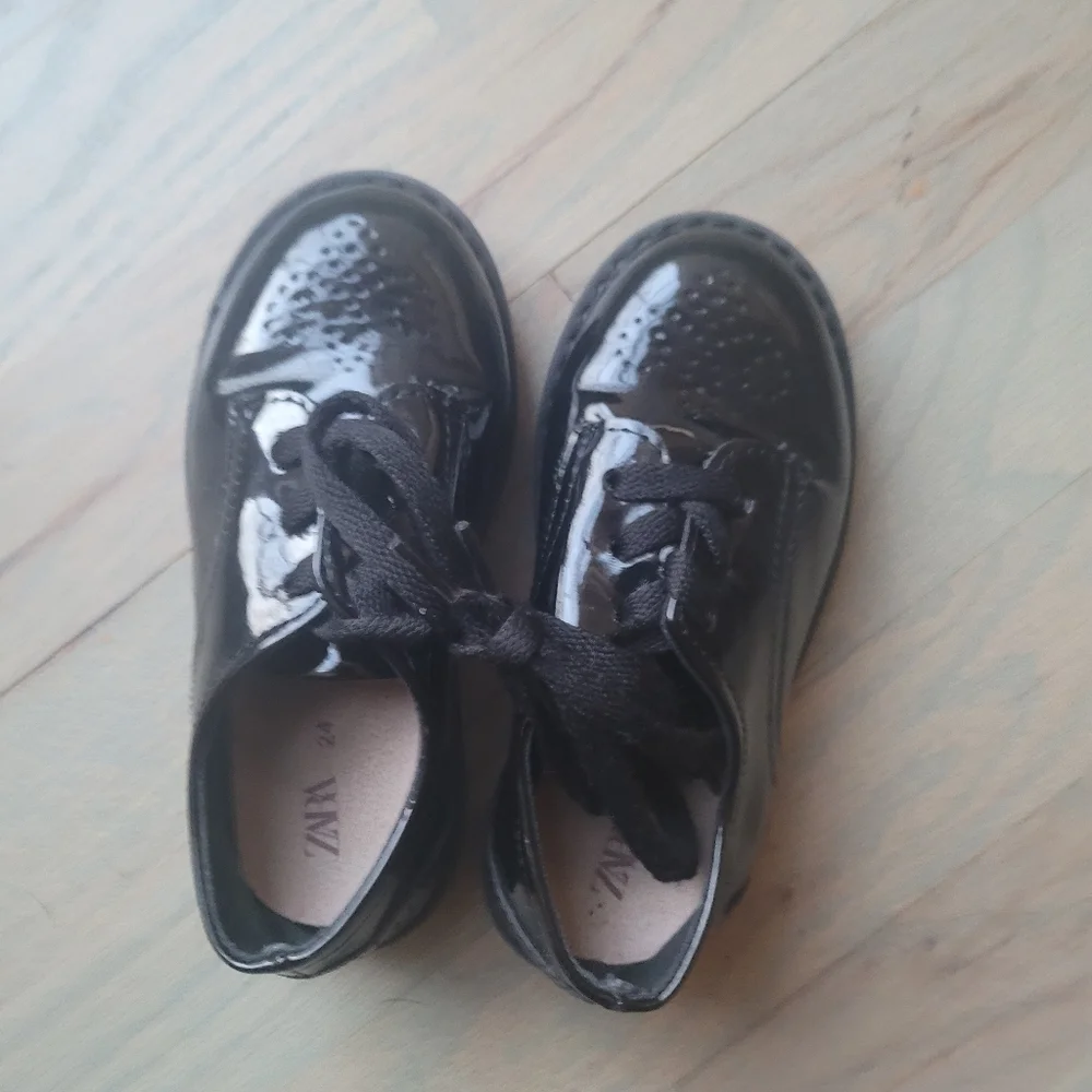 Shoes - Picture 4 of 4